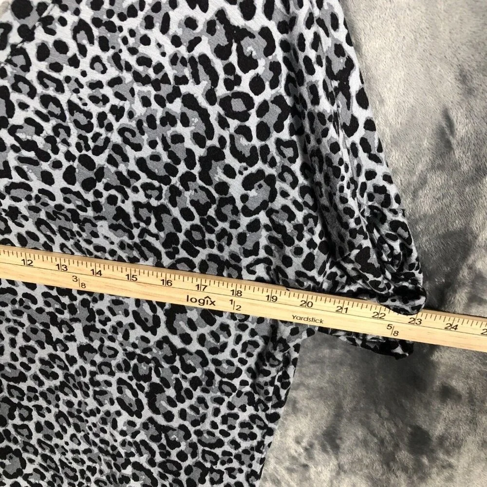 Zenana Grey Cheetah￼ Print Loose Fit Long Length Top Women's Size Medium - Picture 8 of 12